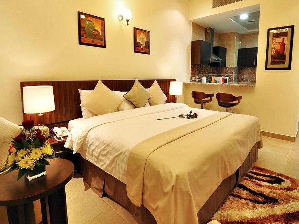 Pride Hotel Apartments Дубай Екстер'єр фото